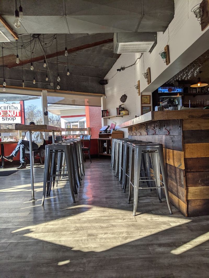 Local Kentucky Restaurant Acknowledged For Having The Best Fried Chicken - Decor Hint A Great Spot For Birthdays And Special Occasions