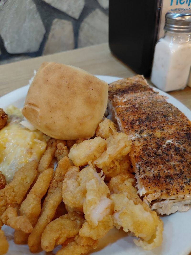 This Seafood Buffet In Tennessee Offers The Crispiest Fried Shrimp You'll Ever Taste - Decor Hint Popcorn Shrimp Worth Popping Back For