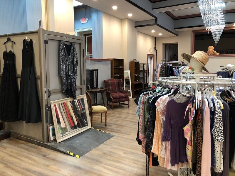 8 Hidden Connecticut Thrift Stores You'll Love Exploring This Weekend - Decor Hint Deer Hill Thrift Shoppe And Boutique, Danbury
