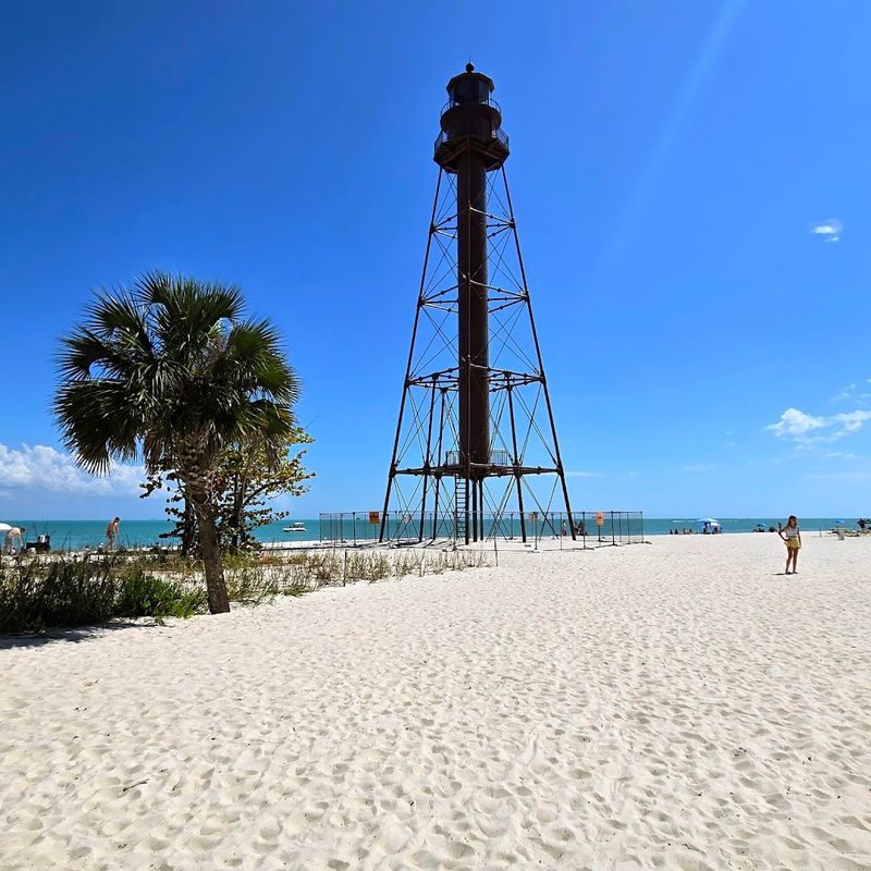 17 Incredible Florida Islands That Belong On Every Weekend Getaway List - Decor Hint Sanibel Island