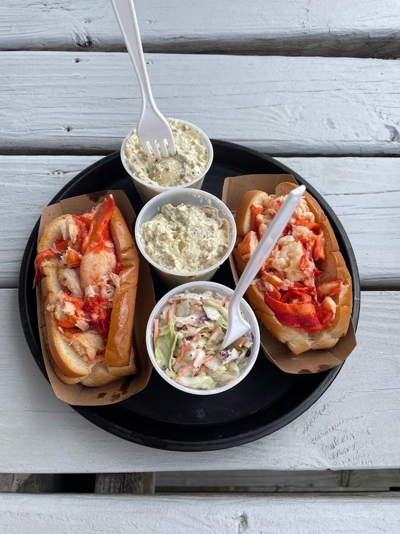 11 Iconic Connecticut Seafood Spots That Rank Among The Best In The Country - Decor Hint Guilford Lobster Pound, Guilford