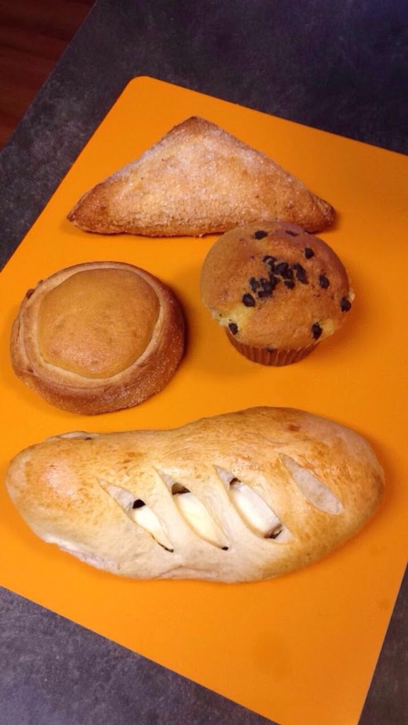 Latino Sweet Breads Fill The Cases With More Than Ordinary Bakery Energy