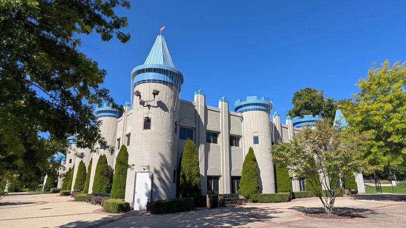 Highlands Castle, Canadian Lakes