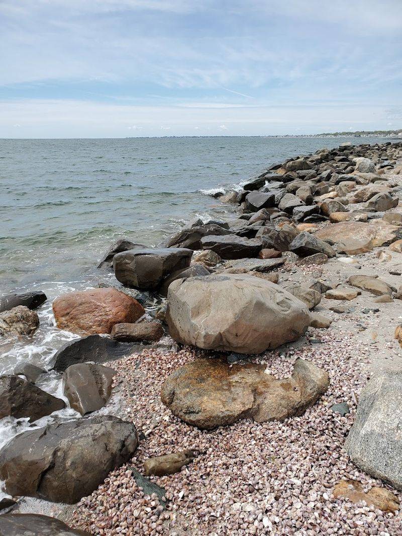 This Connecticut State Park Has One Of The Most Scenic Beach Walks On The Coast - Decor Hint Seashells, Rocks, And Tidal Pools