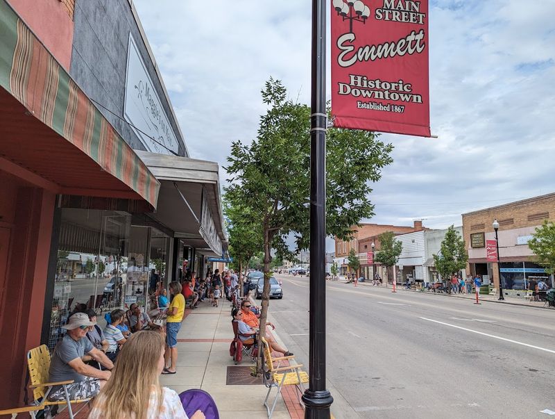 This Idaho Cherry Festival Turns Emmett Into A Sweet Small-Town Summer Tradition - Decor Hint Generations Keep This Summer Tradition Feeling Personal