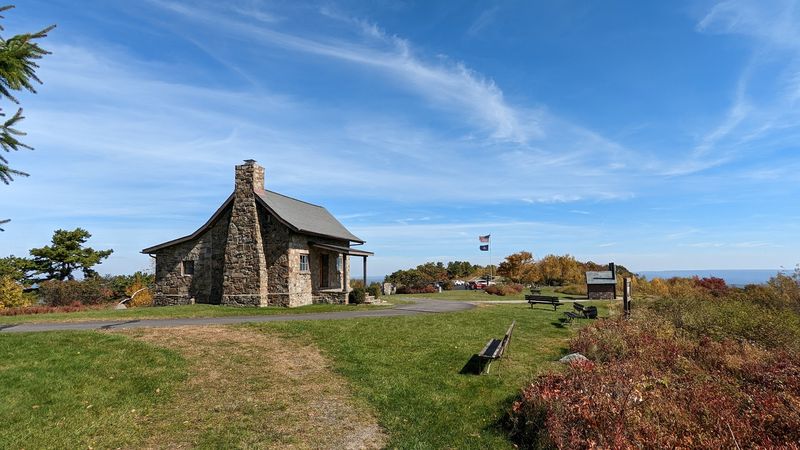 These 9 Pennsylvania Escapes Make Packing Lunch Feel Like A Great Idea - Decor Hint Big Pocono State Park, Tannersville