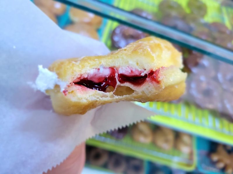 This Massachusetts Bakery Serves Donuts So Good You'll Be Thinking About Them Long After The Last Bite - Decor Hint Jelly-Filled Donuts