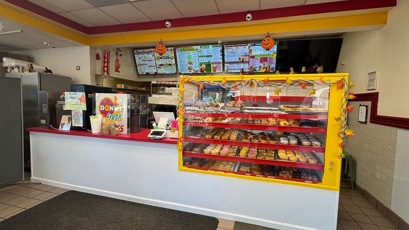 These 11 Donut Destinations Made Our New Hampshire Food Adventure Complete - Decor Hint Donut Fresh Express, Milford
