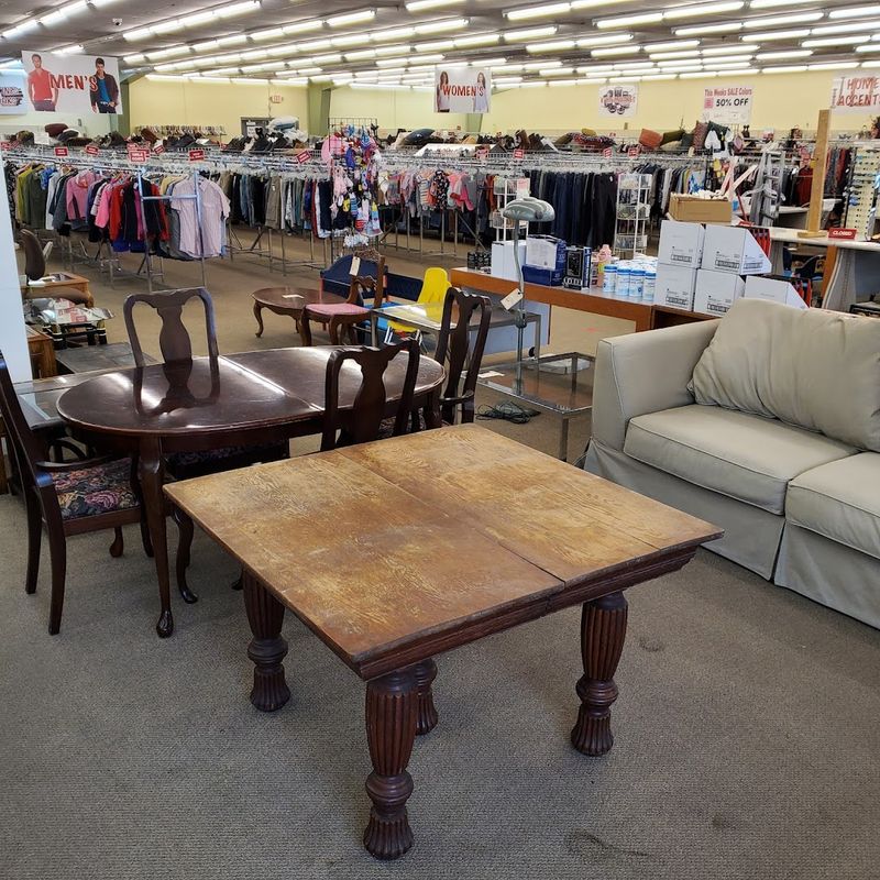 People Travel From All Over Nebraska To Search For Hidden Deals At This Massive Thrift Store - Decor Hint Furniture And Home Goods Worth Stopping For