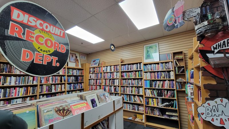 This Virginia Thrift Store Proves Great Finds Don't Have To Be Pricey - Decor Hint Electronics And Gadgets Galore