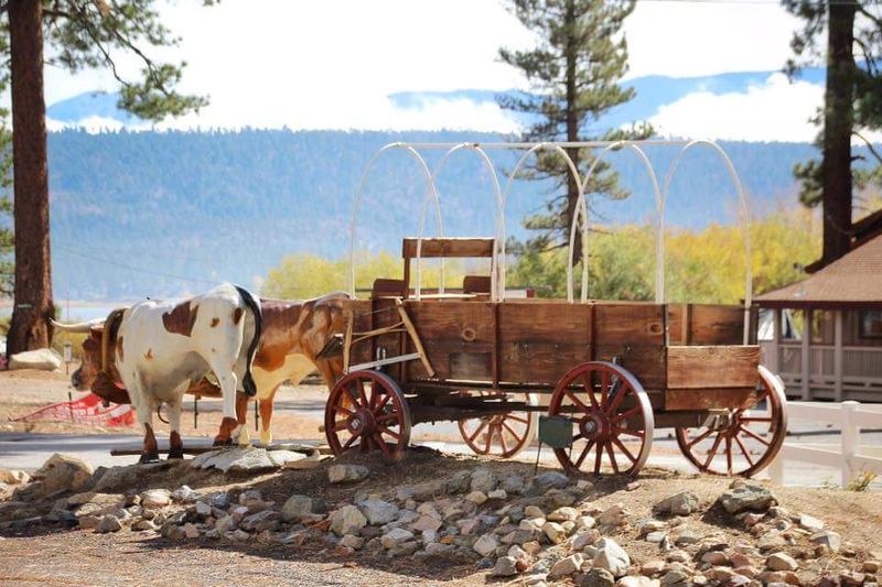 12 California Places With Names So Unusual They Already Sound Worth Visiting - Decor Hint Fawnskin, San Bernardino County