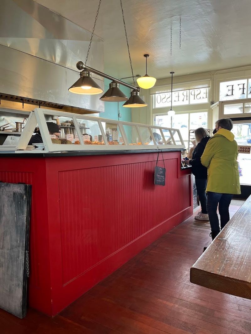 This Cozy Washington Bakery Serves Cinnamon Rolls That Feel Like Pure Morning Magic - Decor Hint The Atmosphere That Makes You Slow Down