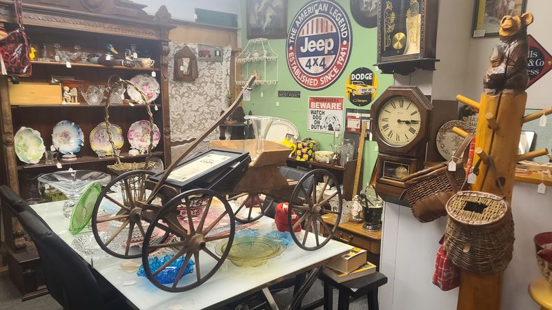 The Nebraska Flea Market Where $35 Goes A Lot Further Than You Would Expect - Decor Hint The $35 Budget Challenge That Works Here