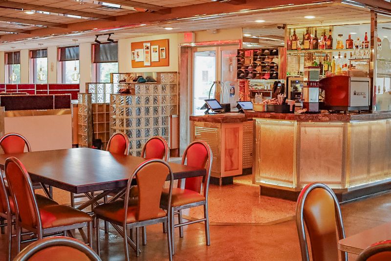Shoreline Diner, Guilford