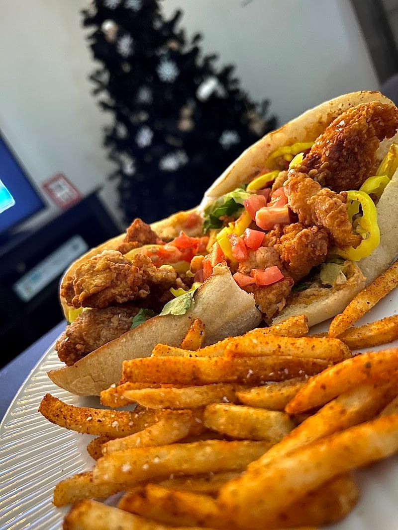 Fried Shrimp Fans Should Put This Cozy Colorado Diner On Their Radar - Decor Hint Why This Spot Belongs On Your Next Colorado Road Trip Stop