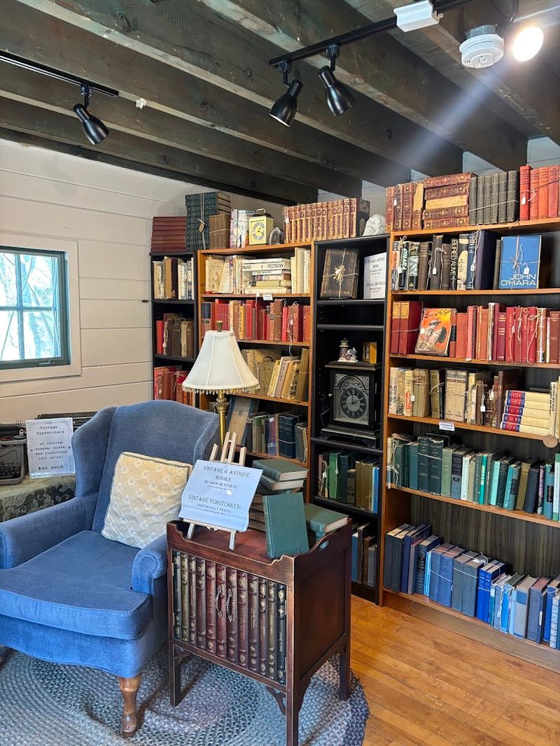 People Travel Across New Jersey To Browse The 50,000 Used Books At This Remarkable Bookstore - Decor Hint Online Shopping Means The Books Come To You