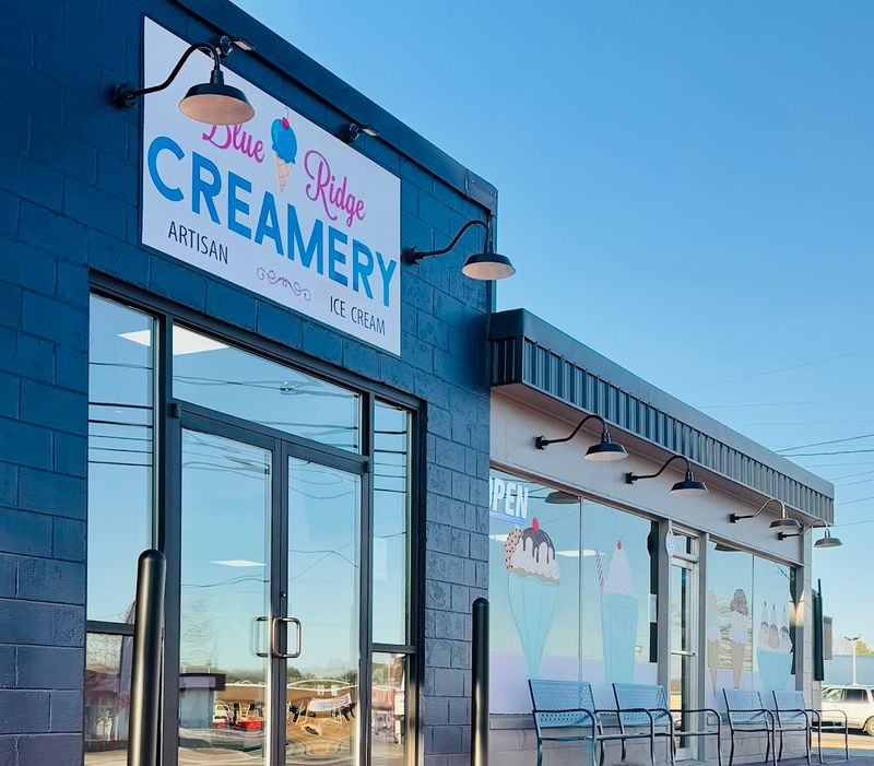 This North Georgia Creamery Makes Its Homemade Waffle Cones Fresh All Summer Long - Decor Hint A True Hometown Feel In Every Visit