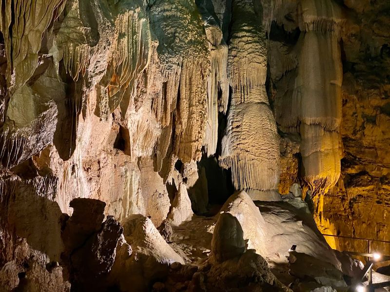 Lost World Caverns