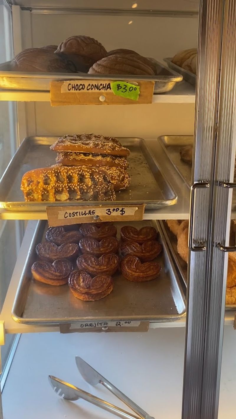 The Tiny Louisville, Kentucky Bakery That Sells Out By 10 AM Every Saturday Morning - Decor Hint Guava And Chorizo Empanadas With Real Flavor