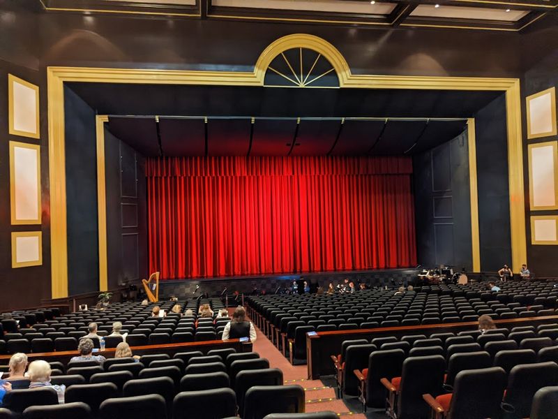 Broadway Tours Give This Historic Venue Fresh Energy
