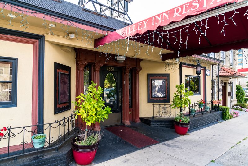 Valley Inn Restaurant And Bar, Sherman Oaks
