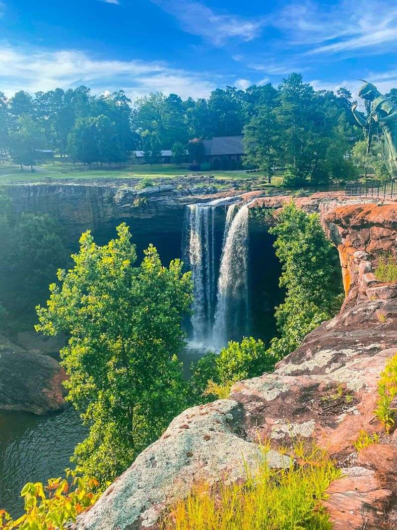 Noccalula Falls Park & Campground