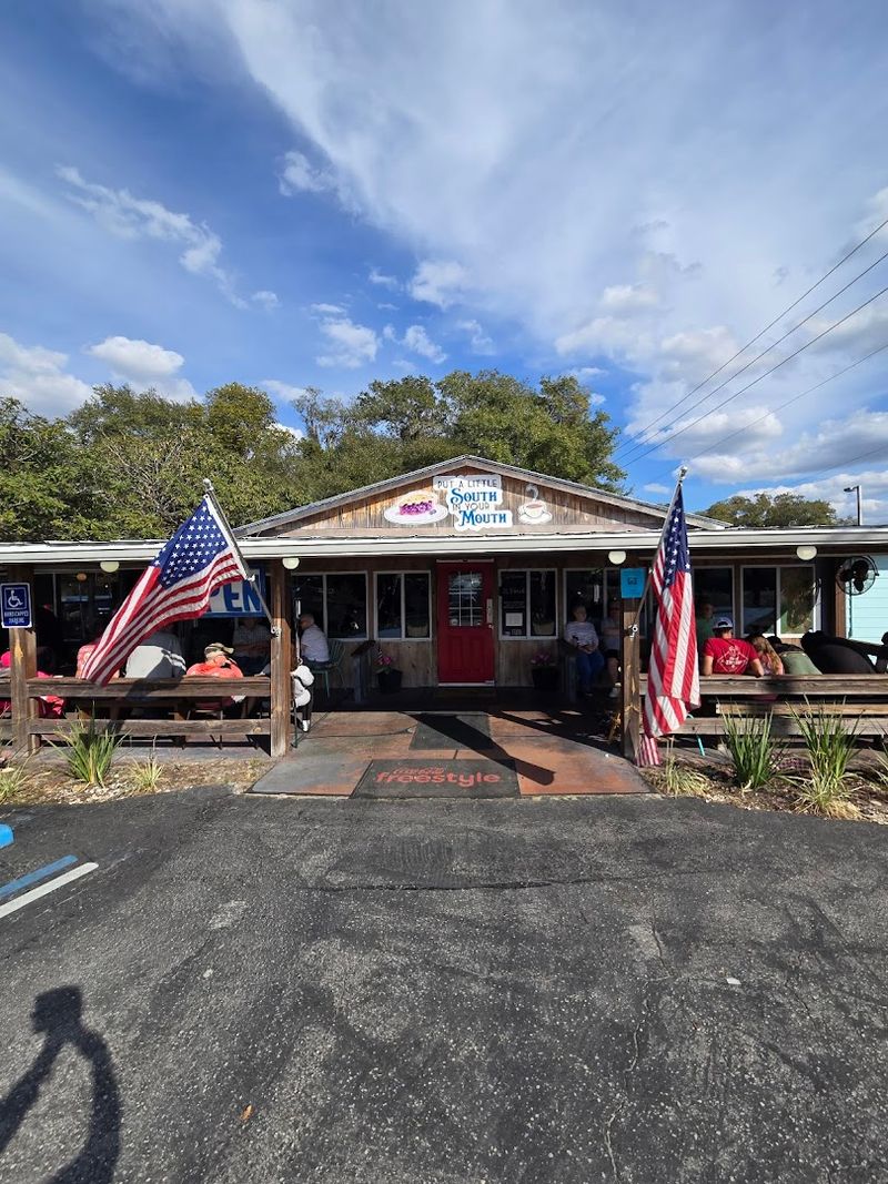 8 Florida Adventures That Start With A Full Tank And A Free Day - Decor Hint Front Porch Restaurant, Dunnellon