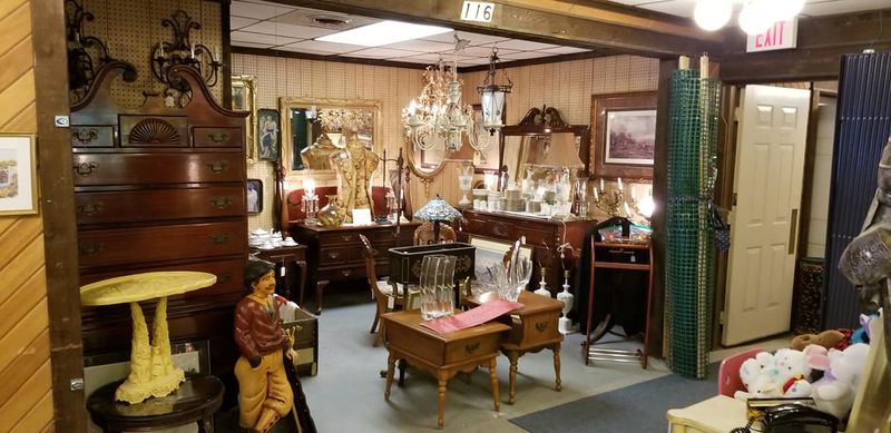 The Golden Nugget Flea Market Is Its Own Universe