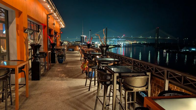 The 15 Georgia Waterfront Restaurants That Quietly Offer The State's Best Dining Experience - Decor Hint Rocks On The Roof