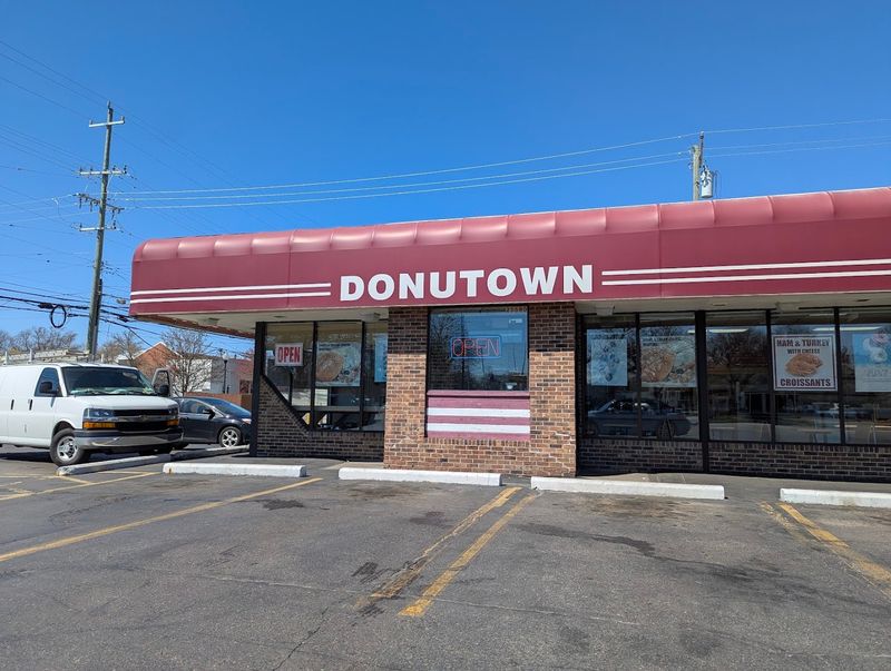 Donutown, Redford Township