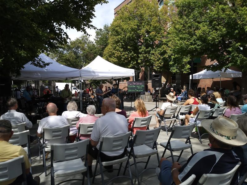 This Beloved Idaho Market Has Become Everyone's Weekend Tradition - Decor Hint Live Music Gives The Market Its Easy Morning Rhythm