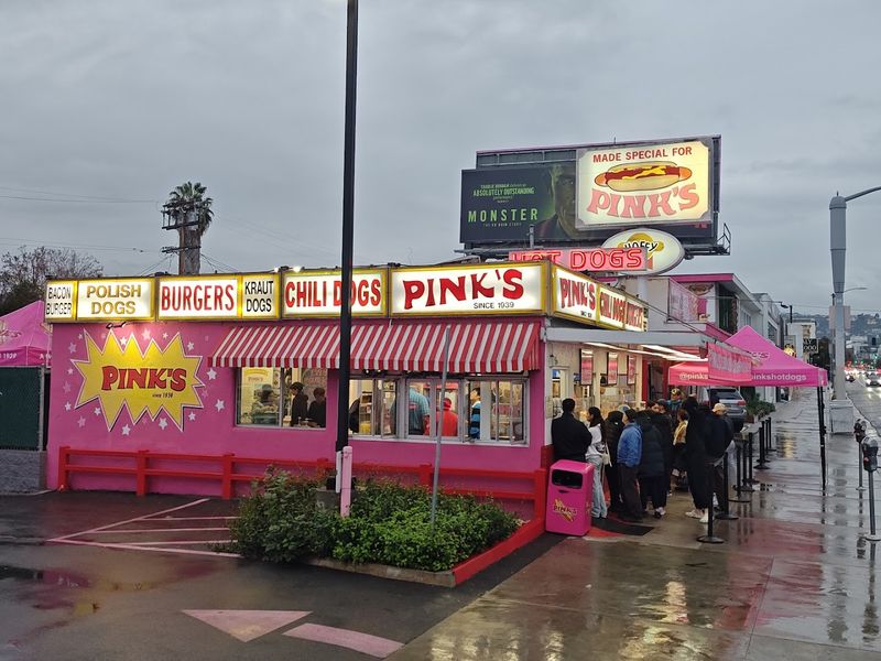 9 California Restaurants Where One Old-School Dish Still Steals The Whole Show - Decor Hint Pink's Hot Dogs, Chili Dog