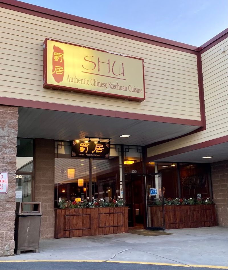 This Chinese Restaurant In Connecticut Has Dumplings Locals Can't Stop Talking About - Decor Hint Where To Find It In West Hartford