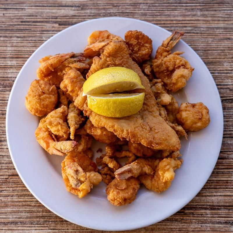 Connecticut Diners Are Talking About The Crispy Fried Shrimp At This Local Spot - Decor Hint Come For The Crispy Bite