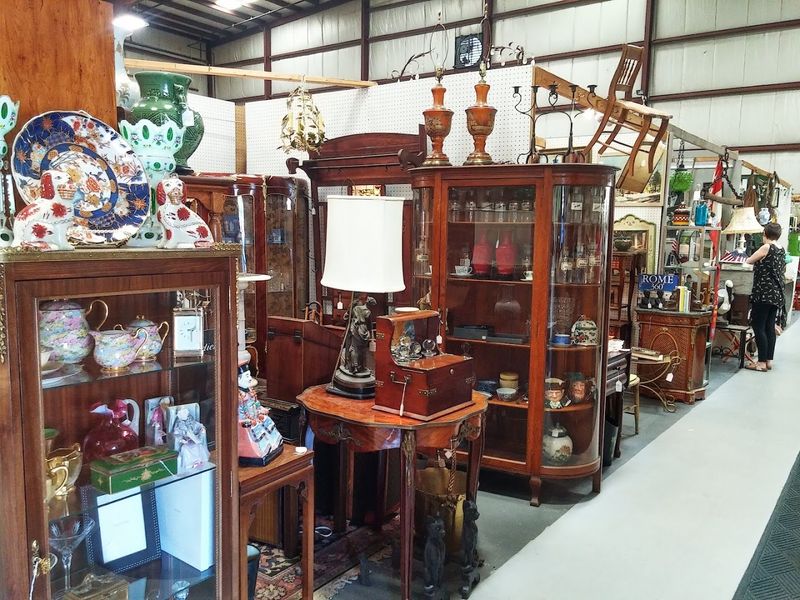 Shoppers Can Lose Hours Hunting For Vintage Treasures At This Huge Connecticut Antique Center - Decor Hint Antiques, Collectibles, And Surprises