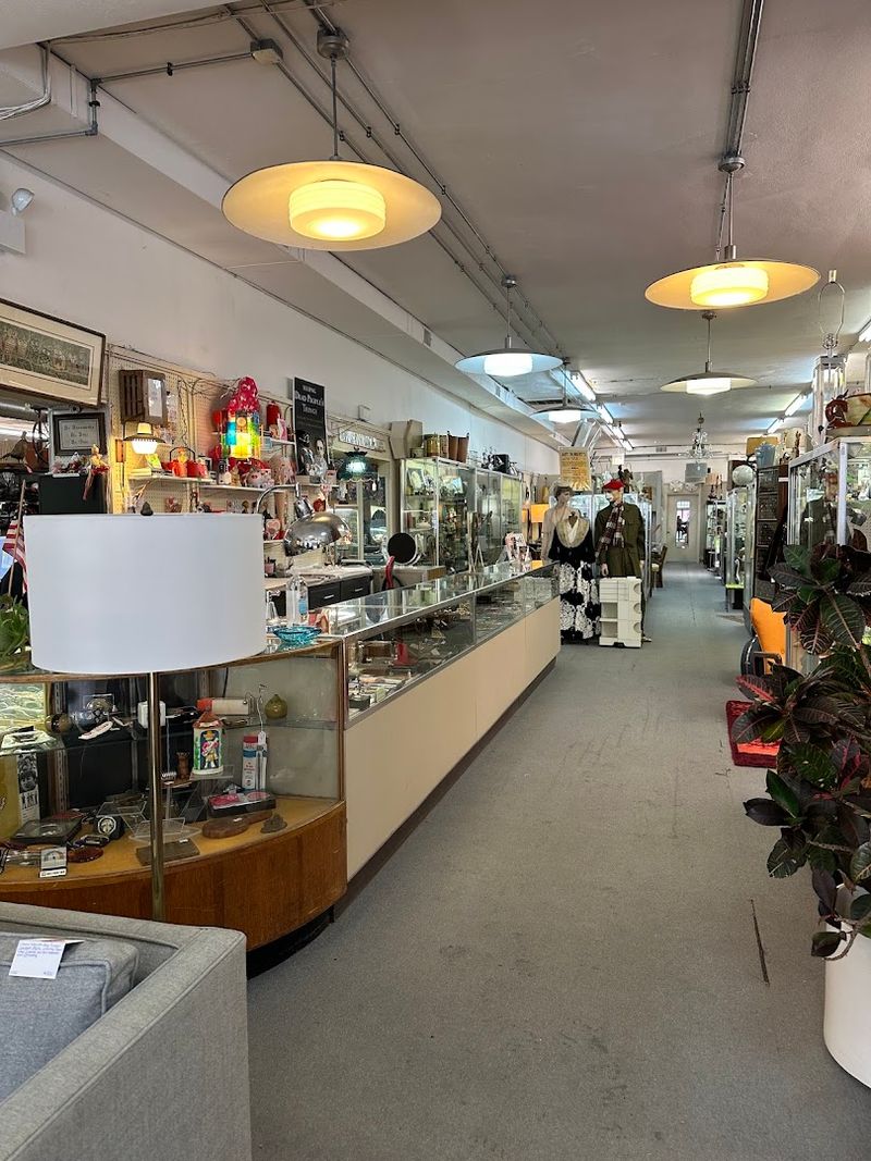 Broadway Antique Market