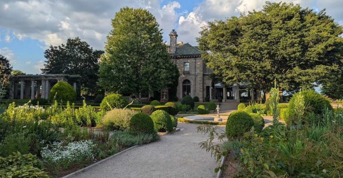 Everyone In Connecticut Should See This Gorgeous Seaside Mansion Park At Least Once - Decor Hint