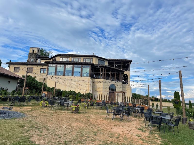 There's An Enchanting Garden Restaurant In Georgia That Seems Too Beautiful To Be Real - Decor Hint Sunday Brunch With A View That Feels Genuinely Indulgent
