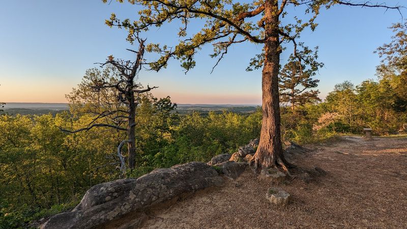 Kings Chair Loop Trail