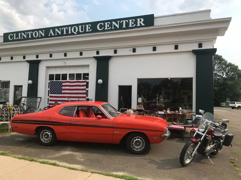 Clinton Antique Center, Clinton
