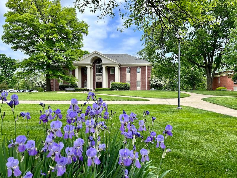 This Small Community In Kentucky Is Quietly Becoming One Of The Coolest Places In The South - Decor Hint The Midway School Of Art And Design