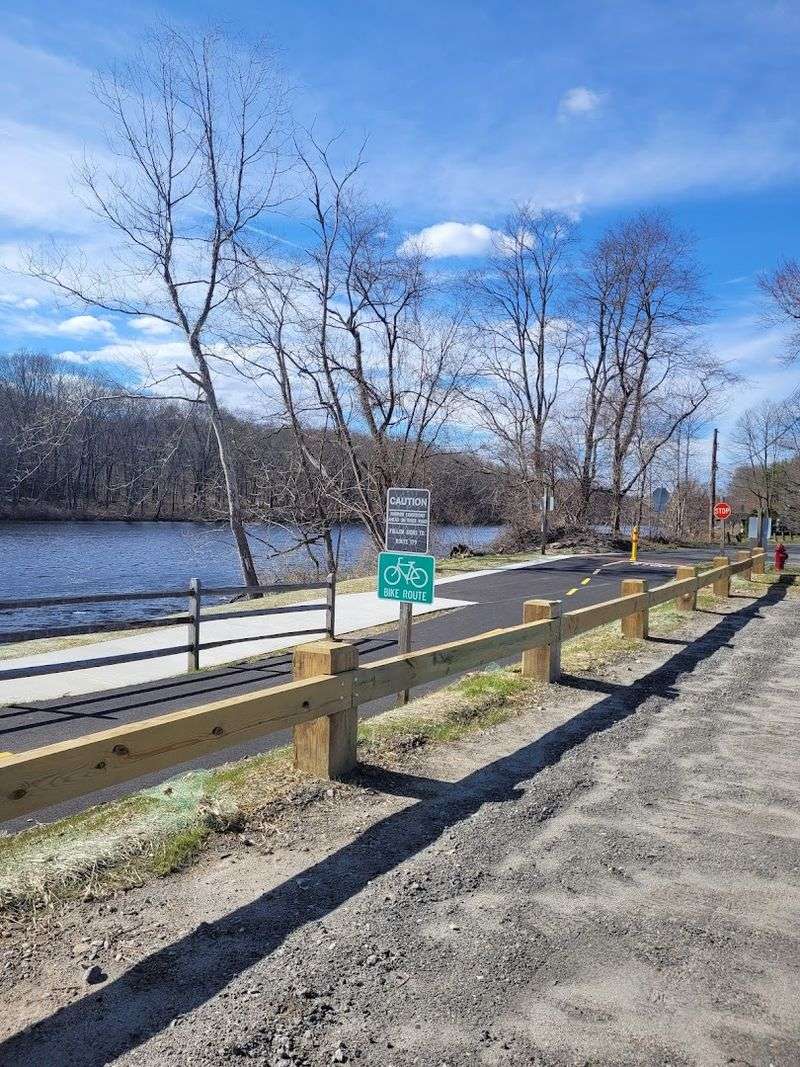 Farmington River Trail, Collinsville 