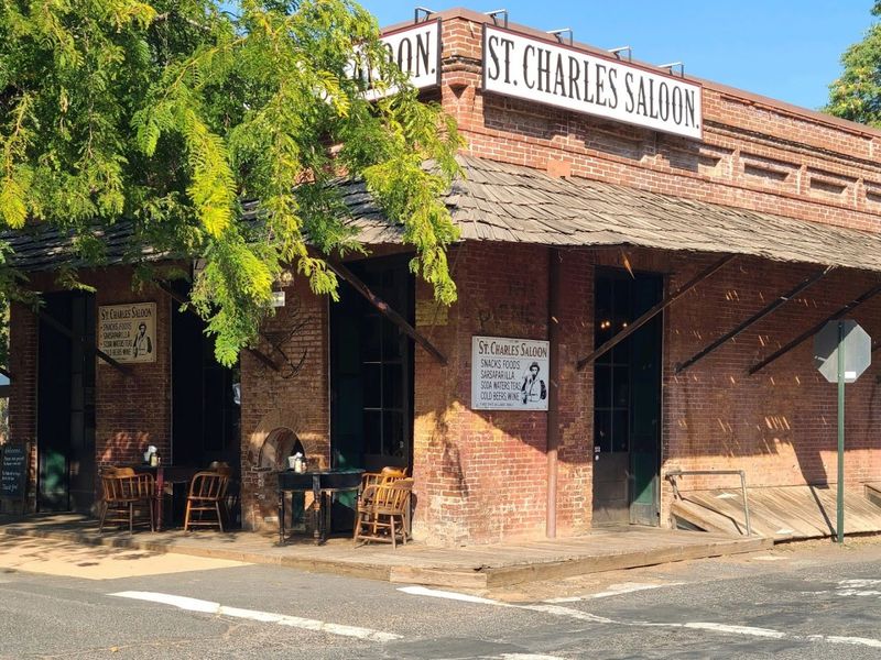 Few People Know About This Incredible Mountainside Saloon Hidden Away In California - Decor Hint Gold Rush Setting That Actually Feels Real