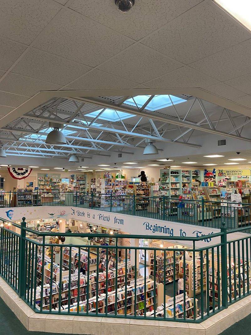This Huge Florida Bookstore Is A Treasure Hunt For Unexpected Finds - Decor Hint A Community Cornerstone That Keeps Getting Better