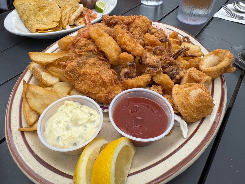This Cozy Oregon Beachside Seafood Spot Is Known For Its Rich And Flavorful Clam Chowder - Decor Hint A Family-Friendly Atmosphere That Feels Genuine