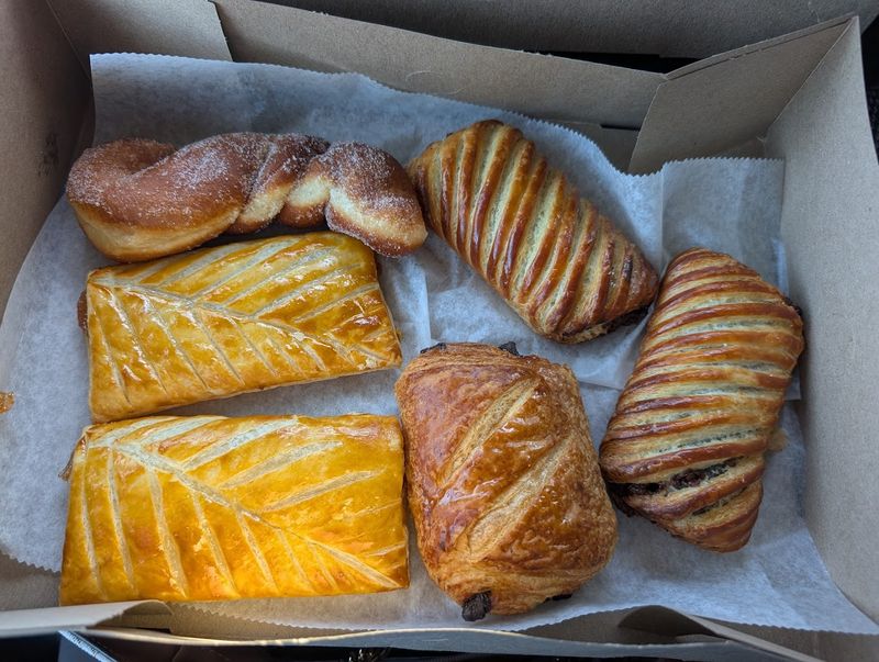 This Nebraska Bakery Makes Flaky Pastries Feel Like A Full-Blown Dessert Hunt - Decor Hint Sweet Breads Make It Hard To Leave Empty-Handed