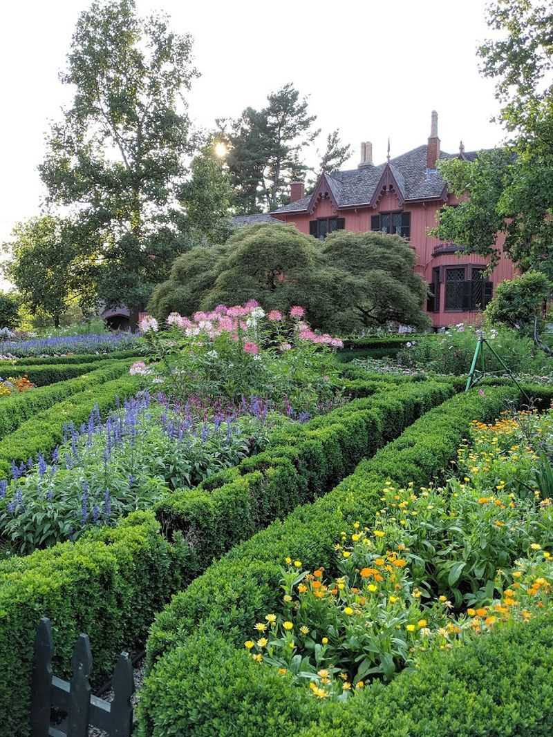 Roseland Cottage Gardens, Woodstock
