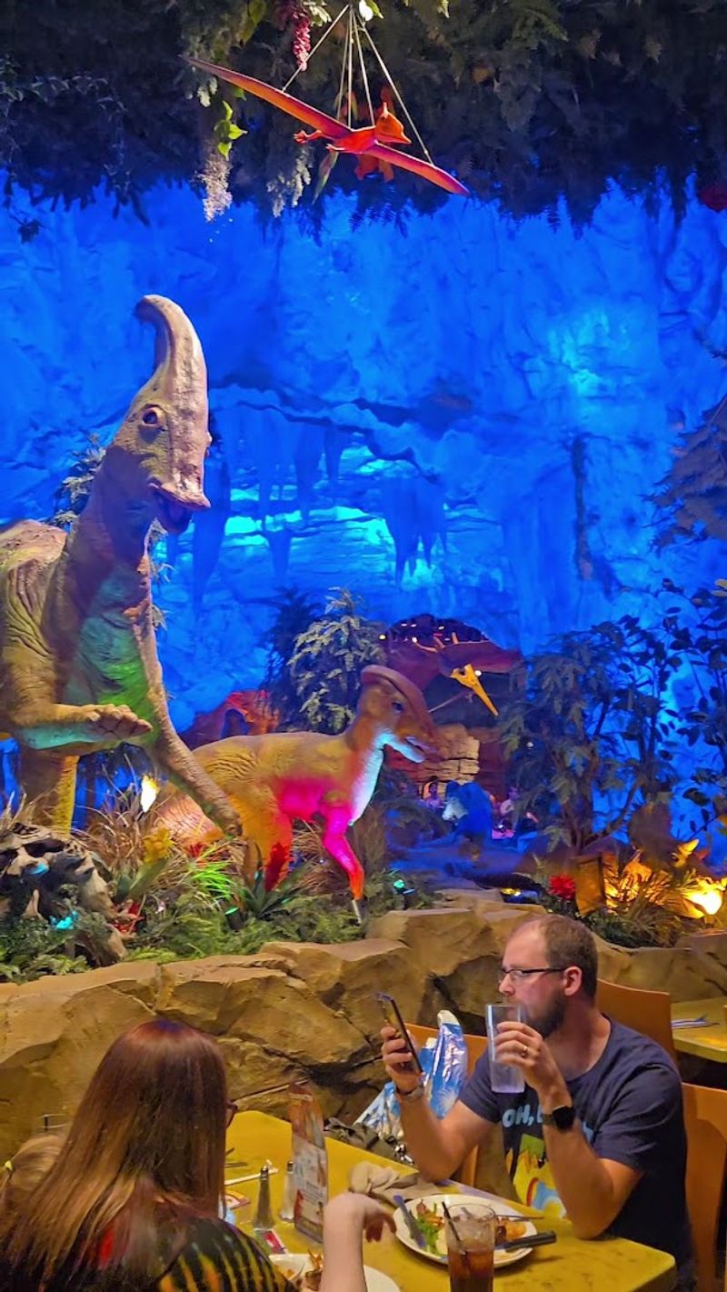 The Florida restaurant that turns an ordinary meal into a full-on dinosaur adventure - Decor Hint The meteor shower moment everyone is talking about