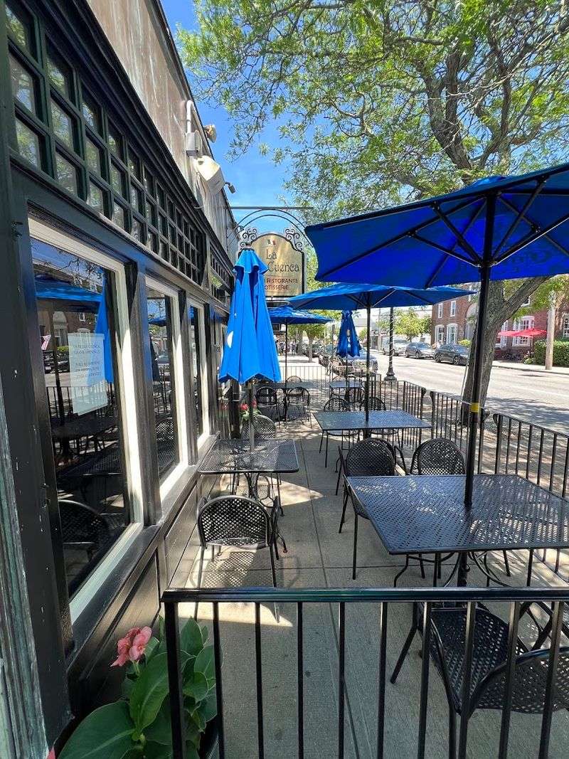 La Bella Cuenca, Hyannis