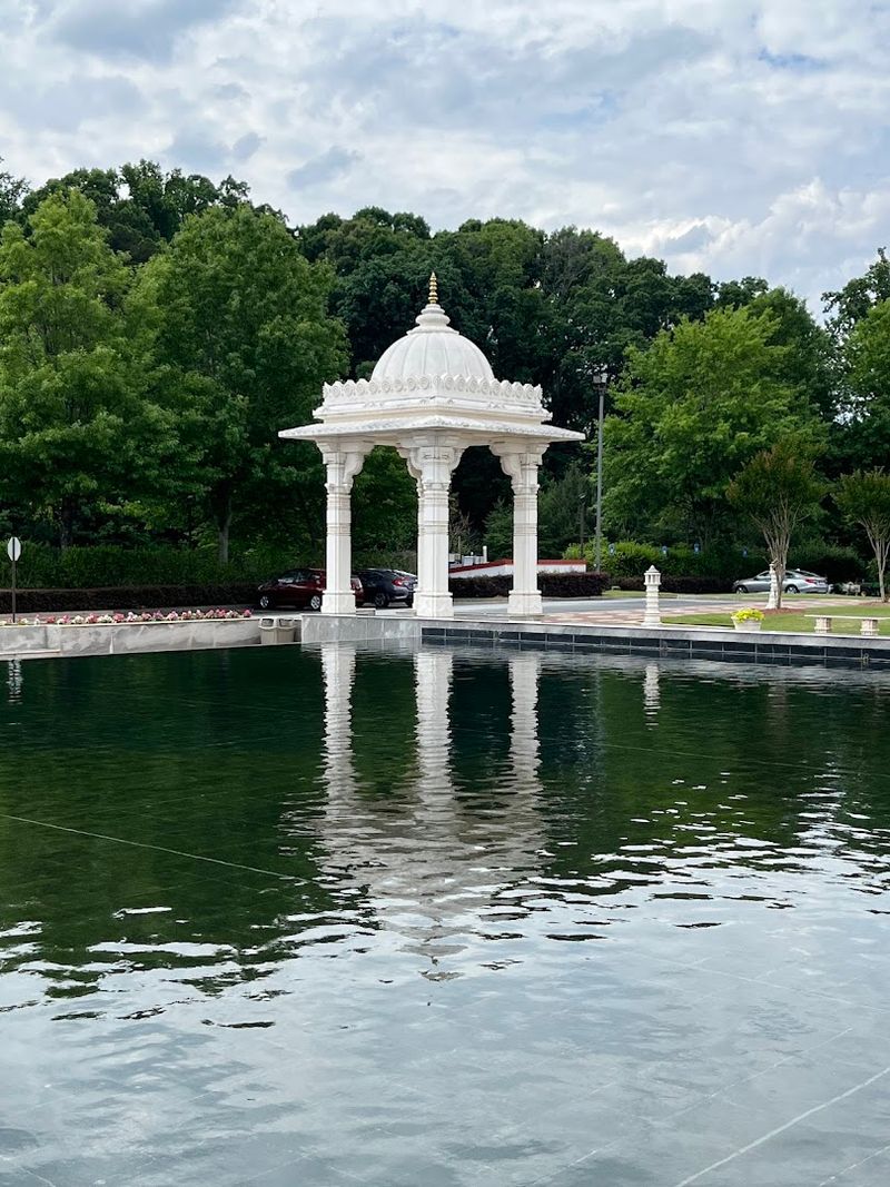 There's A Secret Hindu Palace Somewhere In Georgia And It's Absolutely Stunning - Decor Hint The 30-Acre Landscaped Grounds Create A Rare Pocket Of Peace Near Atlanta